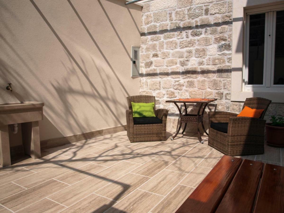 House Nataniel In Omis Near Sea Apartment Exterior photo