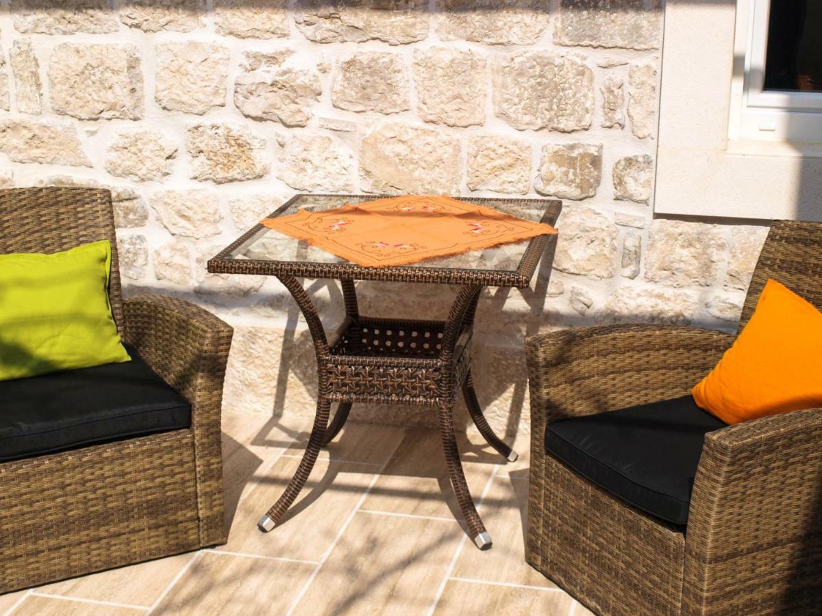 House Nataniel In Omis Near Sea Apartment Exterior photo
