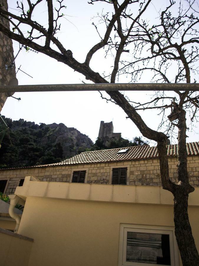 House Nataniel In Omis Near Sea Apartment Exterior photo