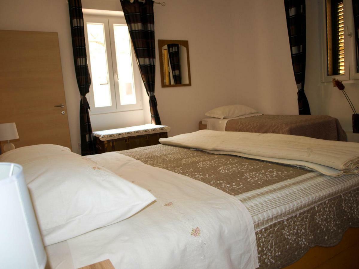 House Nataniel In Omis Near Sea Apartment Exterior photo