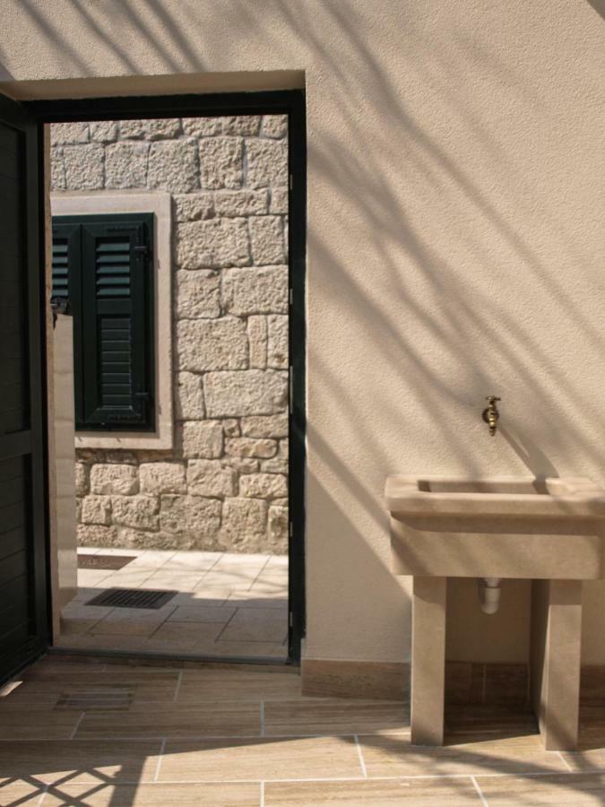 House Nataniel In Omis Near Sea Apartment Exterior photo