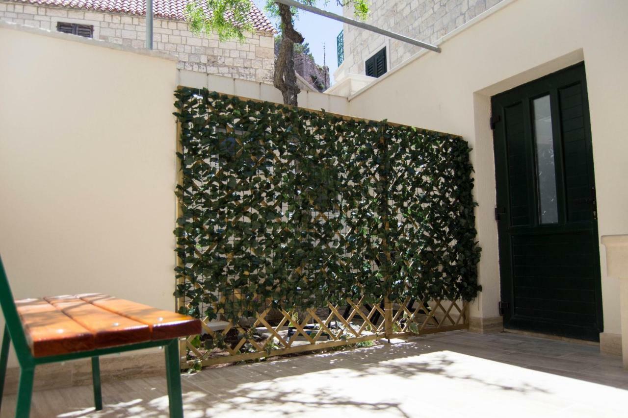 House Nataniel In Omis Near Sea Apartment Exterior photo